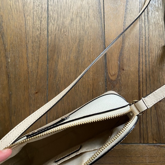 Kate Spade White and beige crossbody purse. - Picture 4 of 4
